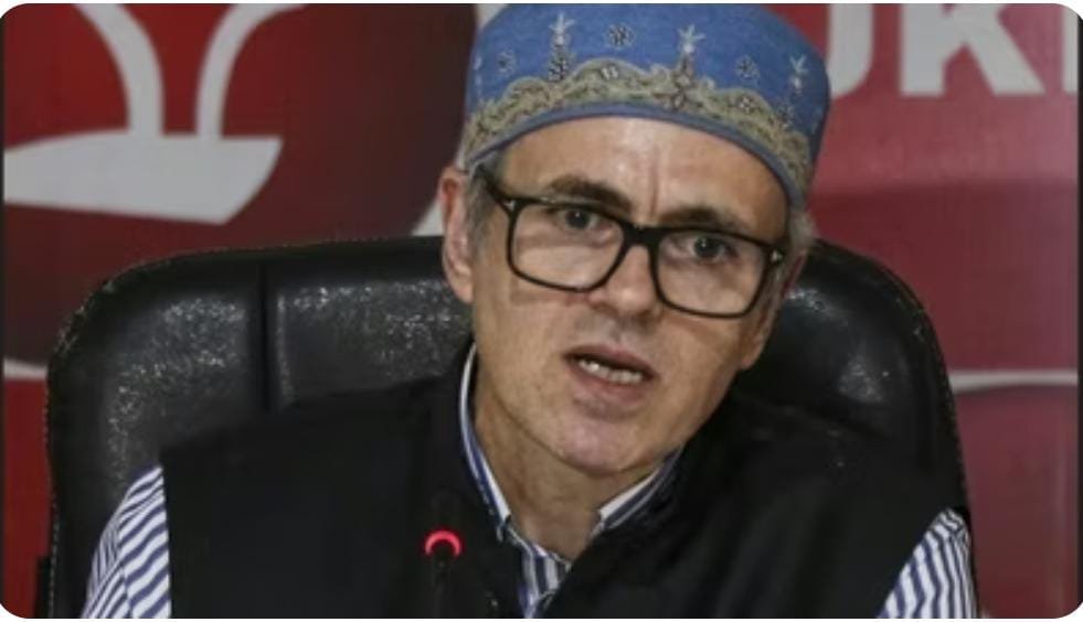 🔥 Omar Abdullah’s Bold Stand: ‘Not Every Kashmiri Is a Terrorist’ — A Call for Unity After Red Fort Blast